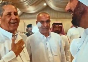 إشادة وحفاوة استقبال.. لقاء عفوي يجمع وزير الحج والعمرة بضيوف الرحمن في منفذ جديدة عرعر (شاهد)
