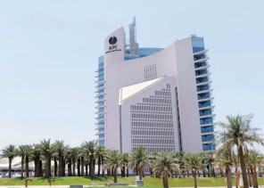 الكويت: طائرات مسيرة إيرانية تشعل حرائق في منشآت نفطية وكيميائية