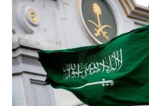 وزير الخارجية يتلقى اتصالًا من نظيره الإيراني لبحث خفض التوتر