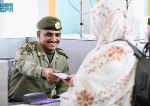 لغات متعددة وتقنيات حديثة.. “الجوازات” تُنهي إجراءات أولى رحلات ضيوف الرحمن من أفغانستان