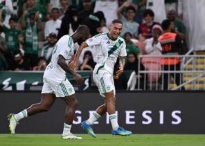بثلاثية نظيفة.. الأهلي يحسم مواجهة الخلود في دوري روشن السعودي
