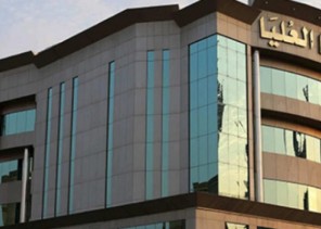المحكمة العليا تعلن الاثنين غرة ذي الحجة والثلاثاء الوقوف بعرفة