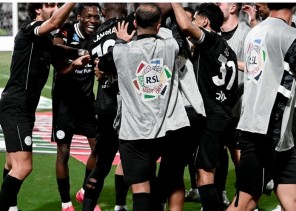 الشباب يهزم الاتحاد 3-2 ويؤجل حسم التأهل الآسيوي