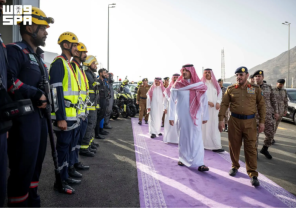 وزير الداخلية يتفقد جاهزية الدفاع المدني في مشعر منى ويطلع على خطط الطوارئ لموسم الحج