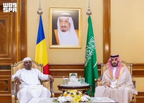 ولي العهد يستقبل رئيس تشاد في قصر منى ويبحثان العلاقات الثنائية