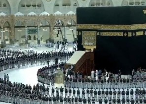 وزارة الحج تكشف مراحل غسل الكعبة المشرفة والمواد المستخدمة