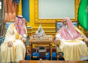 مفتي المملكة يستقبل رئيس ديوان المظالم ويؤكد أهمية تطوير القضاء الإداري