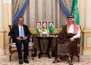 وزير الخارجية يبحث مع مستشار الأمن الوطني الهندي تعزيز الشراكة الاستراتيجية