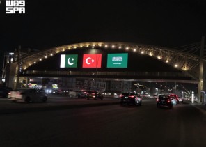 معالم المملكة تتوشح بأعلام السعودية وتركيا وباكستان احتفاءً باتفاقية الدفاع المشترك