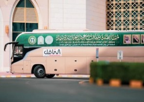 المشاركون والمشاركات في مسابقة الملك عبدالعزيز الدولية يغادرون مكة المكرمة متجهين إلى المدينة المنورة