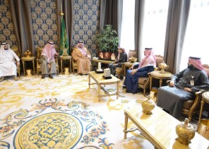 *أمير عسير يستقبل فريق وزارة الاقتصاد والتخطيط*
