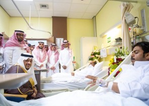 نائب أمير الرياض ينقل تحيات القيادة لرجال الأمن المصابين في الحادث الإرهابي