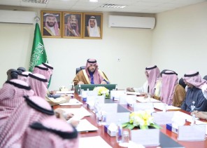 أمير الحدود الشمالية يرأس الاجتماع التنموي بمحافظة العويقيلة
