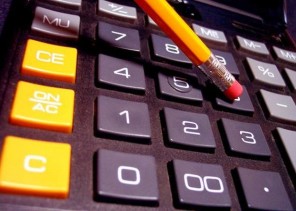 آلة حاسبة متقدمة يحتاجها الطلاب في فترة الاختبارات