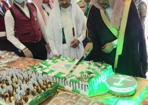 بالصور : محافظ بيش يدشن حملة التبرع بالدم بمستشفى بيش العام مناسبة اليوم الوطني