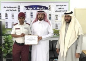 تكريم حارس مدرسة بعقلة الصقور منع وفداً رسمياً من دخولها.. تعرّف على السبب