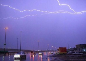 “الأرصاد”: لا صحة لما يتم تداوله عن “إعصار قمعي” قبالة جدة