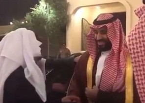 ولي العهد يزور عدداً من المواطنين في منازلهم بالجوف ودومة الجندل (فيديو)