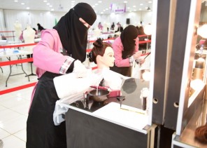 “تقنية الرس للبنات” تواصل استقبال زوارها لمسابقة المهارات لليوم الثاني