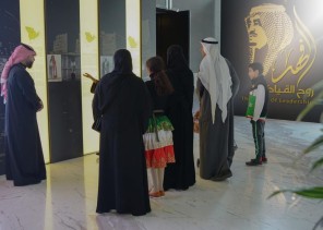 ٩٥ منظم ومنظمة من السعودية والكويت يقدمون معرض “الفهد.. روح القيادة” بشغف واحتراف للزوار