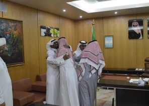 مساعد مدير تعليم صبيا يعايد منسوبي تعليم صبيا