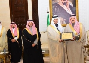 أمير منطقة حائل يكرم المهندس بتال الرشيدي