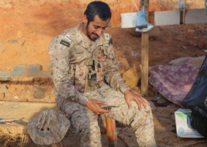 قصة ضابط من الحد الجنوبي.. هزم المليشيات الحوثية في 24 معركة وبترت ذراعه اليسرى