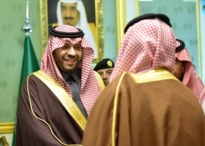 أمير منطقة الحدود الشمالية يستقبل المواطنين في جلسته المسائية