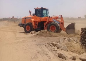 بلدية الساحل تزيل عدداً من التعديات بمركز الحريضة