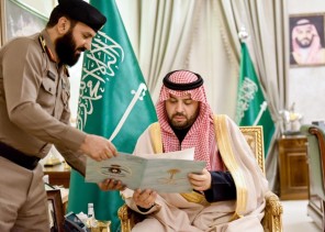 أمير منطقة الحدود الشمالية يدشن الأجهزة الذاتية الإلكترونية التي تقدم للنزلاء في سجون المنطقة