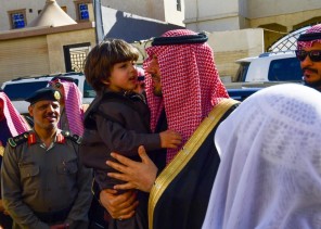 أمير الحدود الشمالية يتفقد جامع الأمير سلطان بن عبدالعزيز