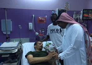 ” النجمي ” يزور مستشفى صامطة العام ويطمئن على مصابي عمليات عاصفة الحزم