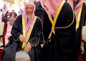 سمو أمير منطقة الرياض يؤدي صلاة الميت على الأمير عبدالله بن فيصل بن تركي ( الأول ) – رحمه الله