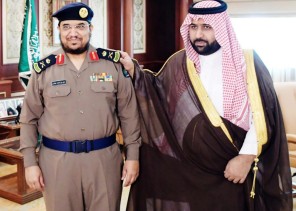 نائب أمير جازان يقلد مدير الدفاع المدني رتبته الجديدة “لواء”