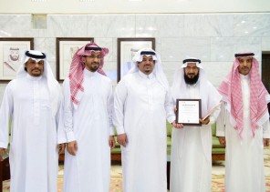 نائب أمير الرياض يتسلم شهادة الآيزو 27001 بعد حصول الإمارة عليها