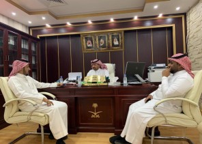 رئيس بلدية القفل يستقبل مدير المياه بصامطة ويناقش آلية إيصال المياه للمركز وقراه