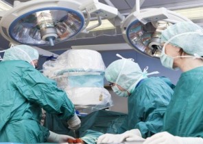 القنفذة: جراحة ناجحة لاستبدال مفصلين لمريضة