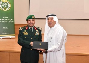رئيس الحرس الملكي يكرم الفريق العوهلي