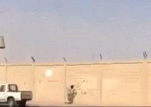 رصد شخص كتب عبارات شركية موالية للنظام السوري بالخرج.. ومصادر: تم القبض عليه