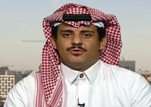 شاهد.. سعودي يقلد لهجات عربية ولكنات العمال.. ويوضح كيف يكسب المال من وراء ذلك