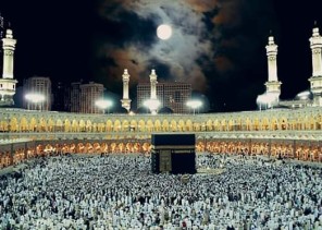 فلكية جدة : “القمر الأحدب” يتعامد على الكعبة المشرفة