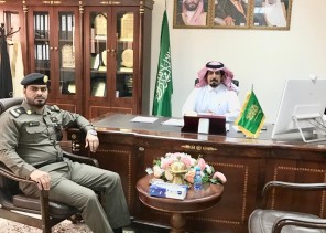 محافظ ضرية يناقش سبل تعزيز وتطوير الخدمات الأمنية بالمحافظة