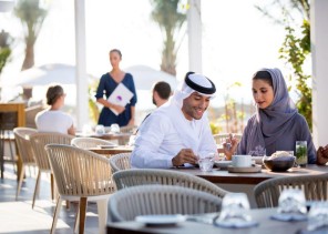 جميرا في منتجع جزيرة السعديات وجهة مثالية للعائلة الخليجية خلال عيد الفطر