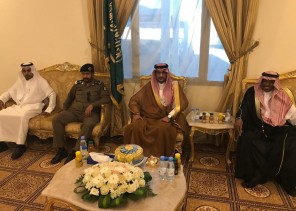 محافظ خيبر يستقبل المهنئين بعيد الأضحى المبارك.