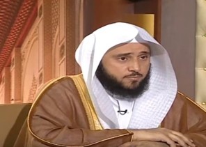 الشيخ “السلمي” يوضح.. هل ينظر المصلي في الحرم إلى الكعبة أم إلى موضع السجود؟