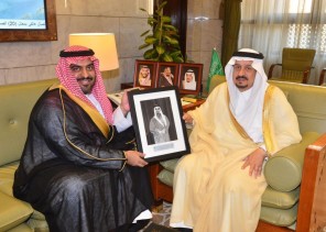 سمو أمير منطقة الرياض يستقبل الدكتور الحنيحن
