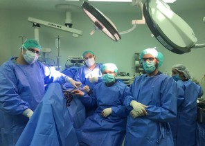 مستشفى أبها للولادة والأطفال ينهي معاناة طفل من التهاب صديدي مزمن