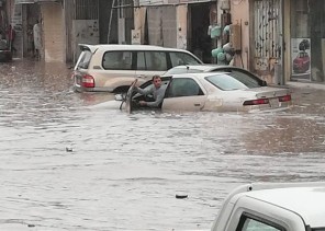 شوارع القصيم تتحول إلى بحيرات.. و«بلدية عنيزة» تعلق على غرق المنطقة الصناعية (فيديو وصور)