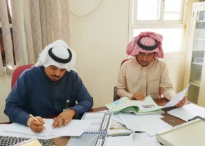 رئيس قسم الإجتماعيات بمكتب تعليم الريث أ.عيسى طرشي يزور مجمع آل مشحنة التعليمي ويطلع على مقررات وخطط معلمي التخصص