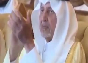 فيديو.. تصفيق حار من الأمير خالد الفيصل لشاب ألقى كلمة ارتجالية قوية